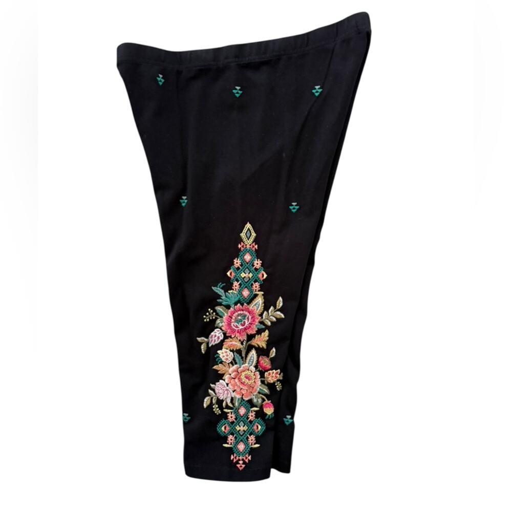 Johnny Was Chandra Bike Short Bermuda Floral Embroidery Black Knit XS J66720-2 - Picture 5 of 11